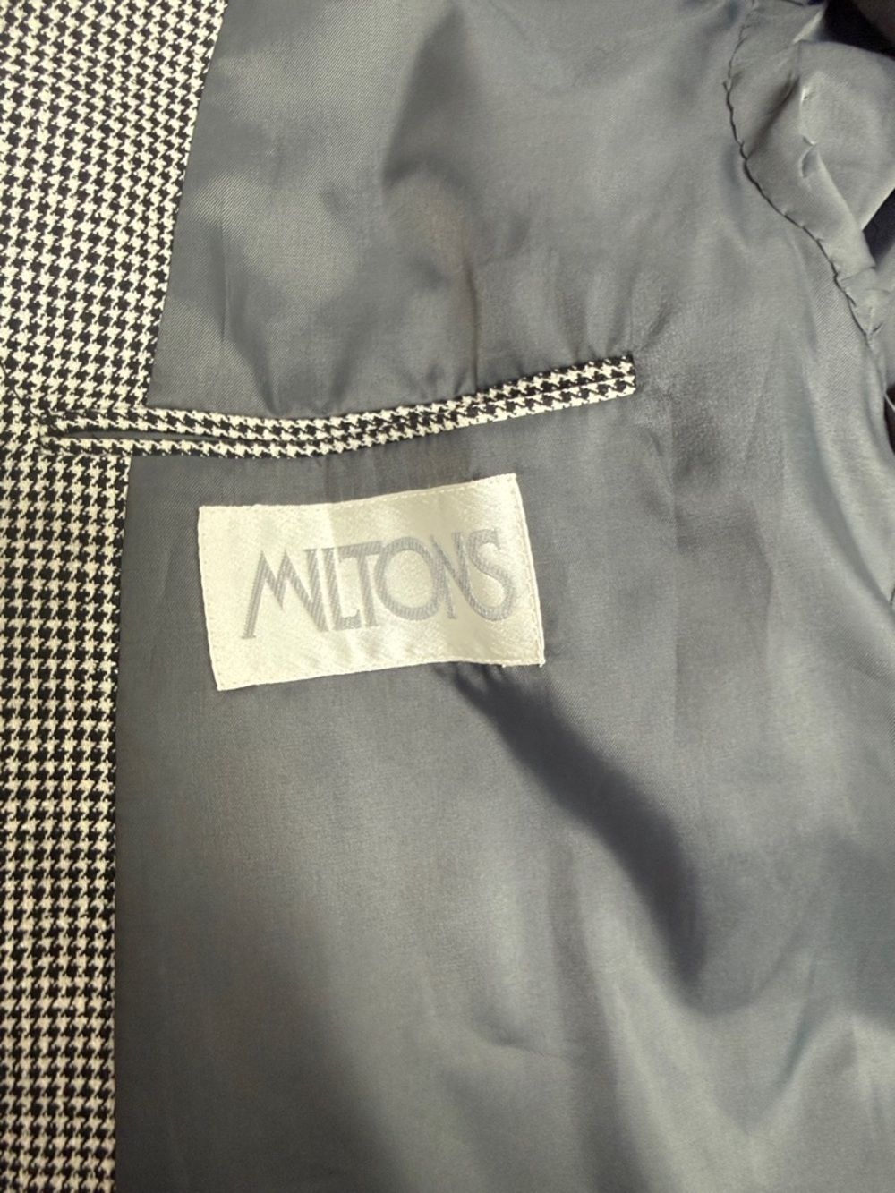 Milton’s silk houndstooth plaid pattern blazer - Picture 3 of 9